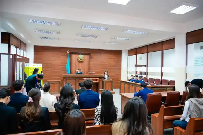 «Закон и порядок»: показательный суд инсценировали для студентов в Астане (6)