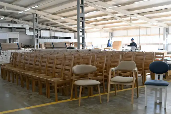 Аким области посетил предприятие по производству корпусной мебели (9)