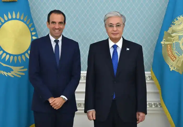 Касым-Жомарт Токаев принял президента Международной федерации падела (FIP) Луиджи Карраро и председателя мирового профессионального тура Premier Padel Насcера Бен Ганима Аль-Хелаифи (2)