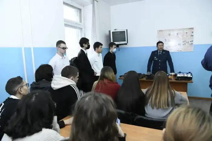 «Esirtkisiz Elorda»: в Астане студентов обучили тонкостям кинологической службы (8)