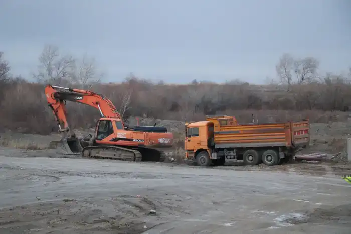 В Кокпектинском районе реконструируют мост, ведущий в село Тассай (3)