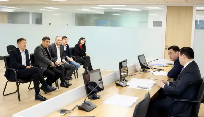 Азат Султанов провел встречу с населением Алматы (7)