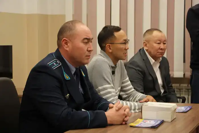 В ВКО полицейские провели рейды в студенческих общежитиях по профилактике наркомании (4)