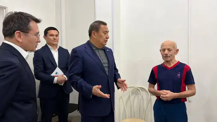 Аким области посетил центр активного долголетия города Степногорска (2)