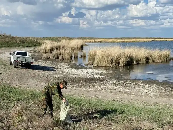 Водоемы рыбохозяйственного значения очищены от 60 000 тонн мусора и рыболовных сетей (4)