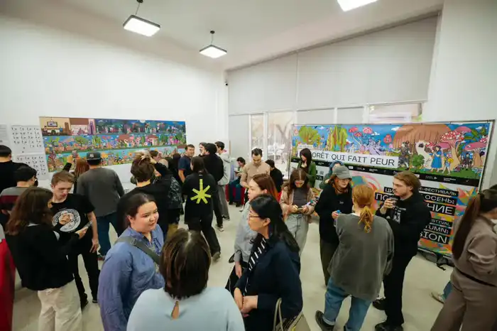 В Алматы открылась международная интерактивная фреска «Пугающий лес» (2)