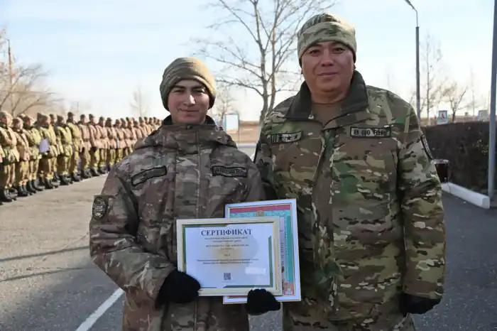 Двенадцать военнослужащих срочной службы получили гранты на обучение в вузе (2)