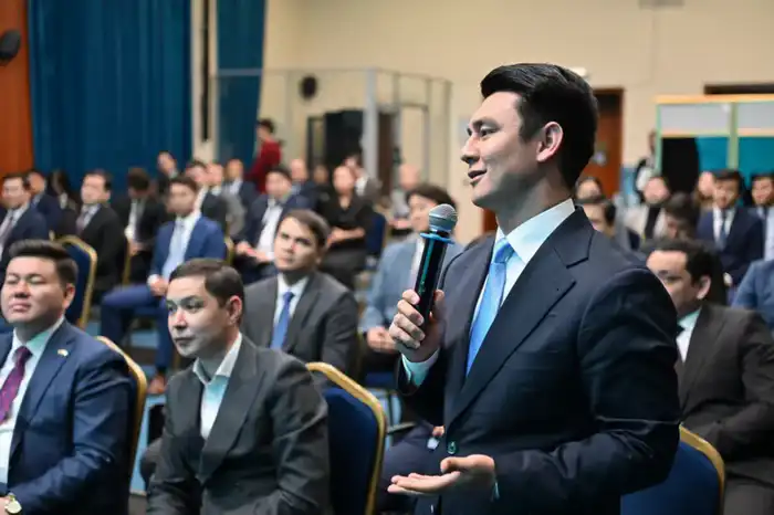 Председатель АДГС провел брифинг по итогам отбора в Президентский молодежный кадровый резерв-2025 и встретился с резервистами (3)