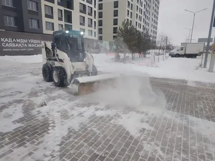 Коммунальные службы столицы продолжают снегоуборочные работы в бесперебойном режиме (2)