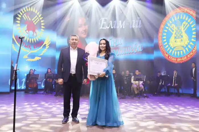 Солистка Национальной гвардии дала концерт для жителей Астаны в особом формате (4)