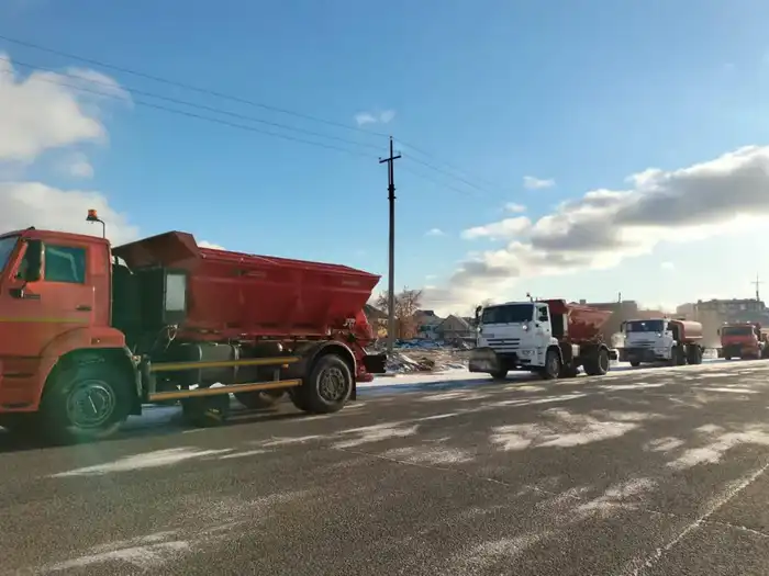 Более 2 700 дорожных рабочих заняты в снегоуборочных работах в Астане (6)