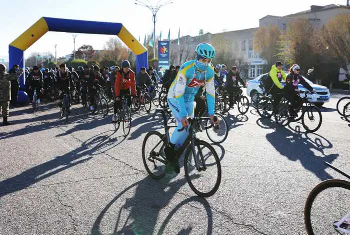 «Закон и порядок»: в Таразе прошёл массовый велопробег (4)