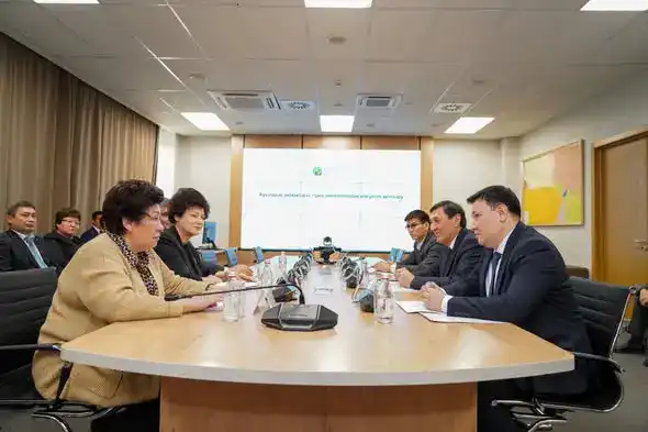 ТУРКЕСТАН: ОБСУДИЛИ ВОПРОС ПОВЫШЕНИЯ ПОТЕНЦИАЛА ОПОРНЫХ ШКОЛ В СЕЛЬСКОЙ МЕСТНОСТИ (2)