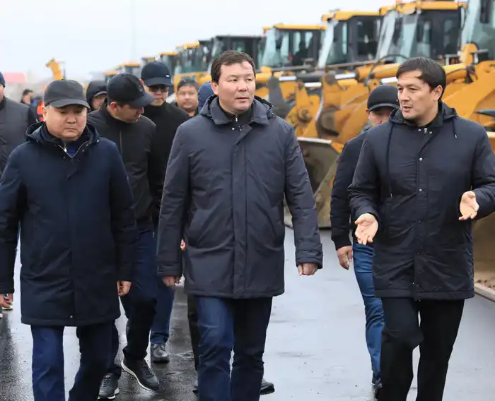 В Актобе 357 единиц спецтехники подготовлены для уборки снега (6)