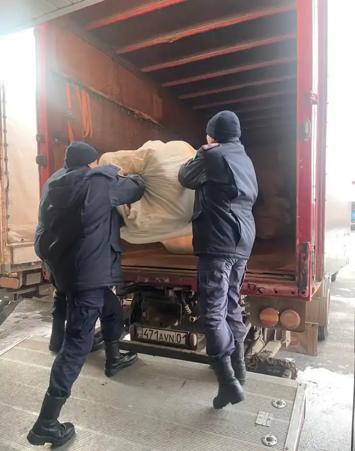 Казахстан направил гуманитарный груз в Афганистан (6)