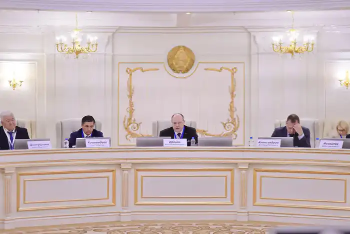 Судьи конституционных судов и судебных органов вместе с судьями Суда ЕАЭС обсудили вопросы практики применения права ЕАЭС (3)