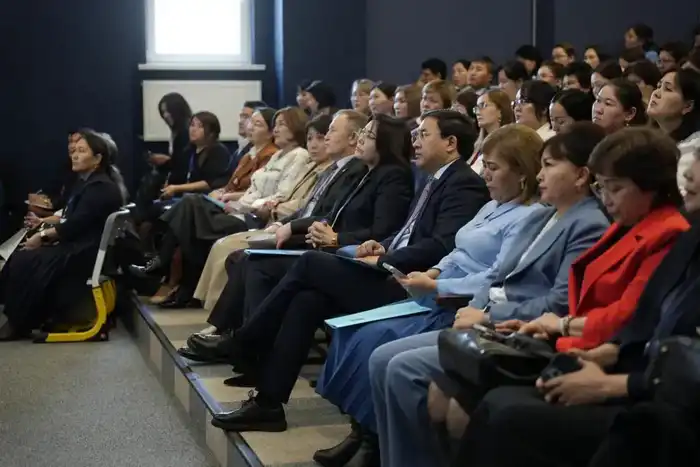 В городе Алатау состоялся областной Языковой форум в формате TED Talks с участием учителей, преподавателей и учёных (7)