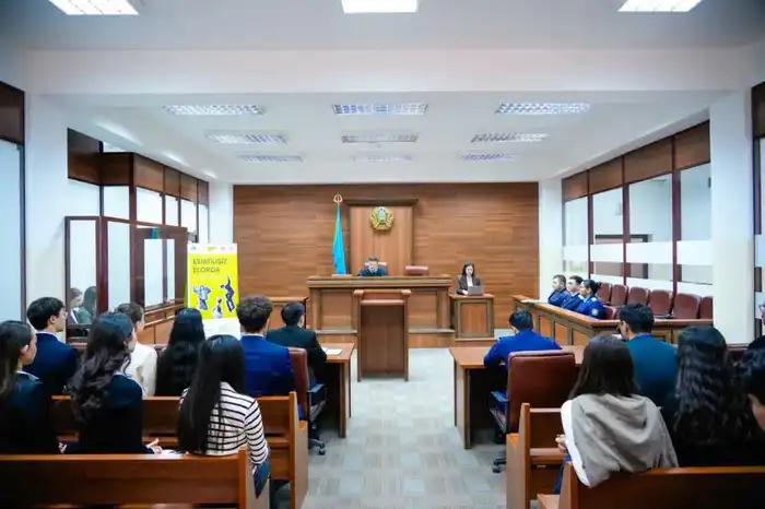 «Закон и порядок»: показательный суд инсценировали для студентов в Астане (7)