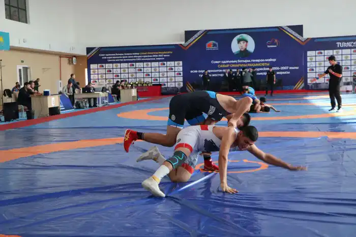 В ТУРКЕСТАНЕ СТАРТОВАЛ МЕЖДУНАРОДНЫЙ ТУРНИР ПО БОРЬБЕ ПАМЯТИ САБЫРА РАХИМОВА (5)