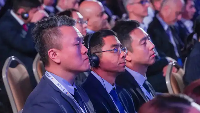 «Казахстан остается открытой и предсказуемой страной для долгосрочных инвестиций» — Олжас Бектенов на полях KGIR-2025 (3)