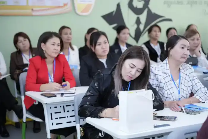 В городе Алатау состоялся областной Языковой форум в формате TED Talks с участием учителей, преподавателей и учёных (3)