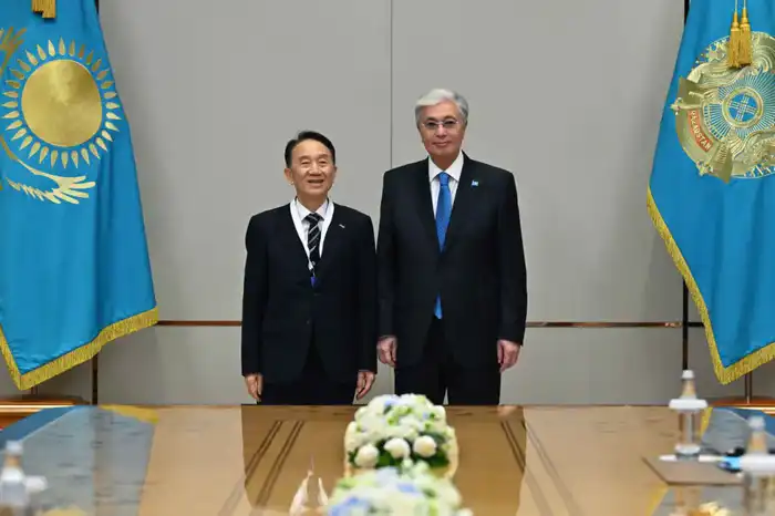 Указом Президента Ким Сонг Кёнг награжден орденом «Достык» II степени (3)