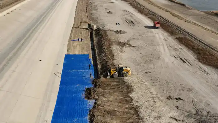 60 тыс. кубометров песка и гравия извлечены из Коксарайского контррегулятора для улучшения подачи воды в Кызылординскую область (8)