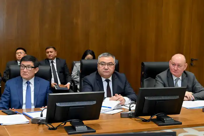 Рассмотрены вопросы реализации государственной молодежной политики и развития массового спорта в регионе (3)