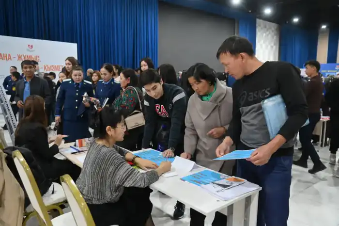 В ШЫМКЕНТЕ ПРОШЛА ЯРМАРКА ТРУДА, НА КОТОРОЙ ПРЕДЛОЖЕНО ОКОЛО 2 ТЫСЯЧ РАБОЧИХ МЕСТ (2)