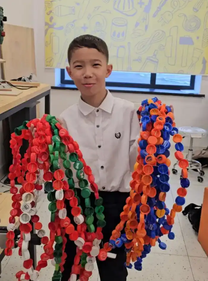 Школьники «Келешек мектеп» города Семей изготовили EcoBox из пластиковых крышек (2)