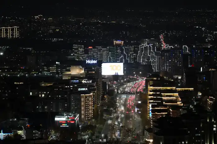 Дархан Сатыбалды осмотрел объекты вечерней подсветки (6)