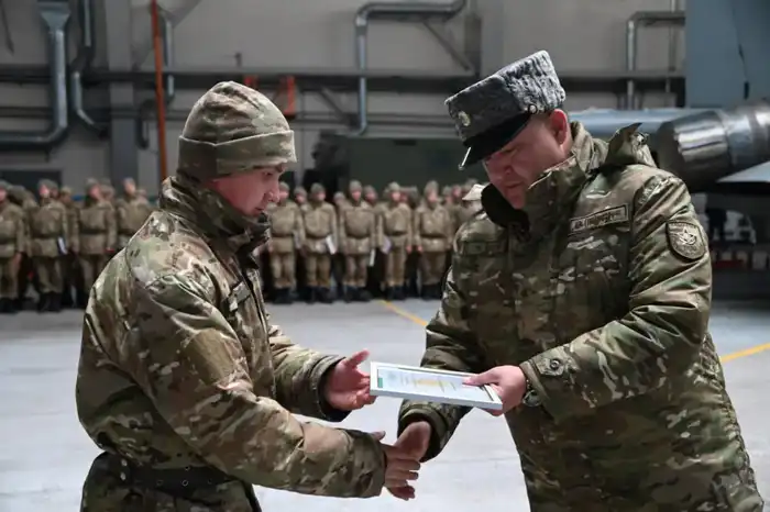 Двенадцать военнослужащих срочной службы получили гранты на обучение в вузе (5)