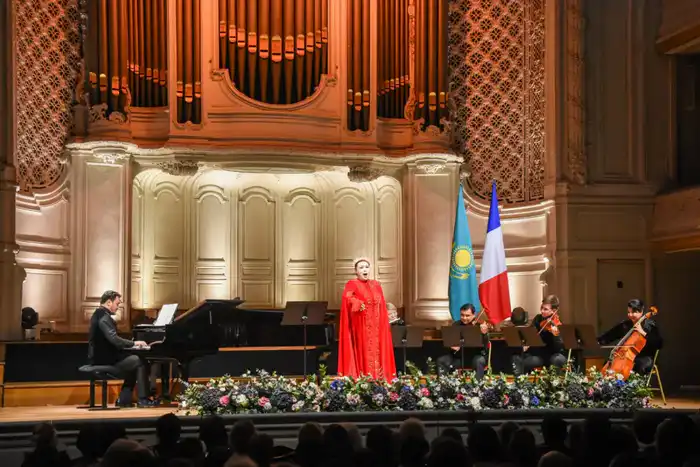 Майра Мұхамедқызы выступила с сольным концертом в Париже (2)