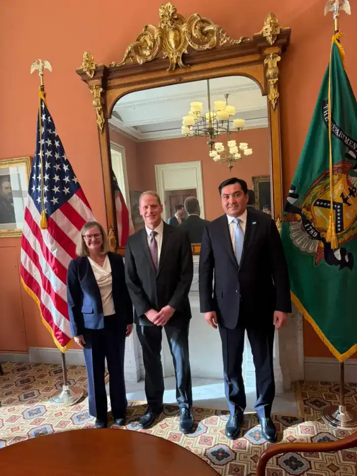 Ерлан Аккенженов провел переговоры с Директором Управления по контролю за иностранными активами Минфина США (2)