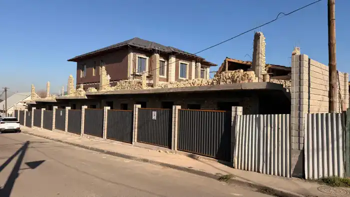 В Алматы сносят крупный незаконный объект (4)