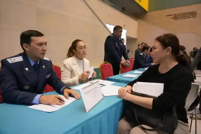 «Народный юрист»: жители столицы получили юридические консультации от специалистов (3)