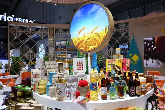 Аким Алматы посетил Международную импортную выставку в Шанхае (6)