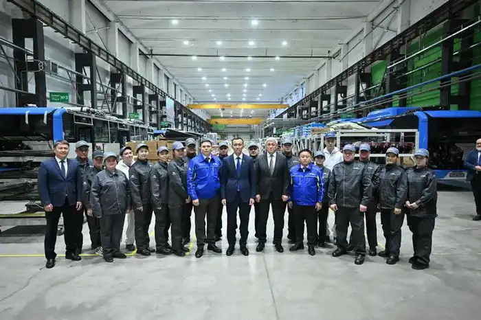 Спикер Сената встретился с работниками предприятий Карагандинской области и выступил с лекцией перед молодёжью (9)