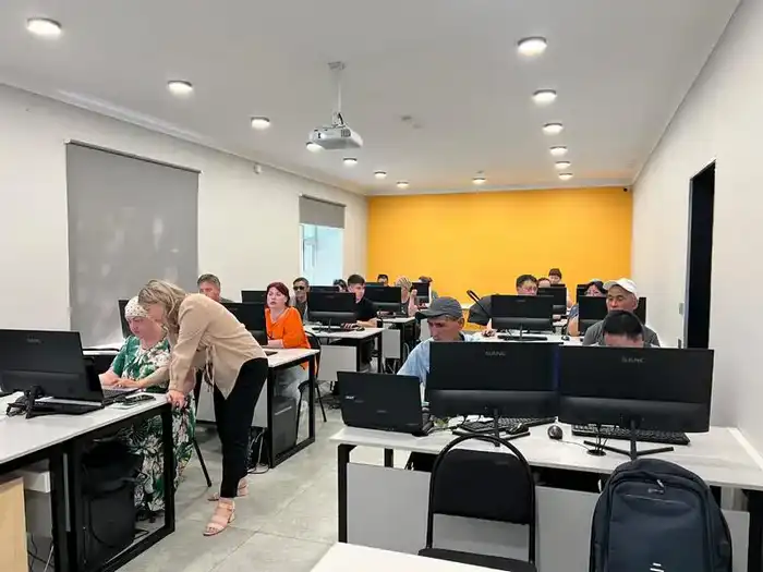 В Карагандинской области обучают цифровым профессиям людей с инвалидностью и их опекунов (3)
