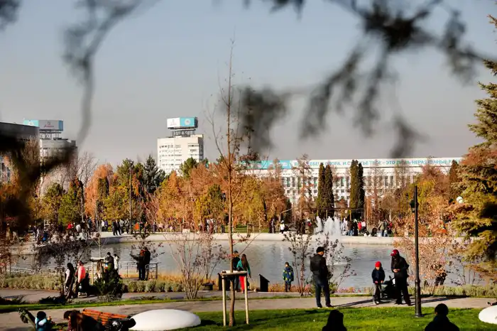 Дархан Сатыбалды посетил новый сквер в Алматы (5)