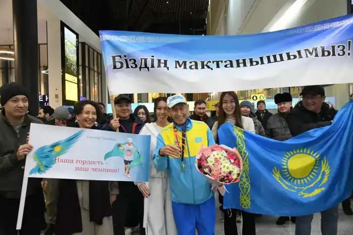 Пробежал 42 километра в 80 лет: казахстанский аксакал, участвовавший в Нью-Йоркском марафоне, вернулся в страну (6)