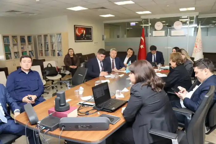 КАЗАХСТАН И ТУРЦИЯ ОБСУДИЛИ ВНЕДРЕНИЕ НОВЫХ ЦИФРОВЫХ РЕШЕНИЙ В МЕДИЦИНУ (3)