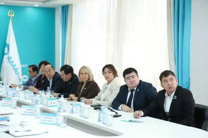 В Мангистауской области состоялось заседание депутатской фракции партии «АМАNАТ» (3)