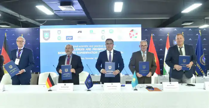 Новый импульс экологии: в КазНУ открылся институт по сохранению биоразнообразия (9)