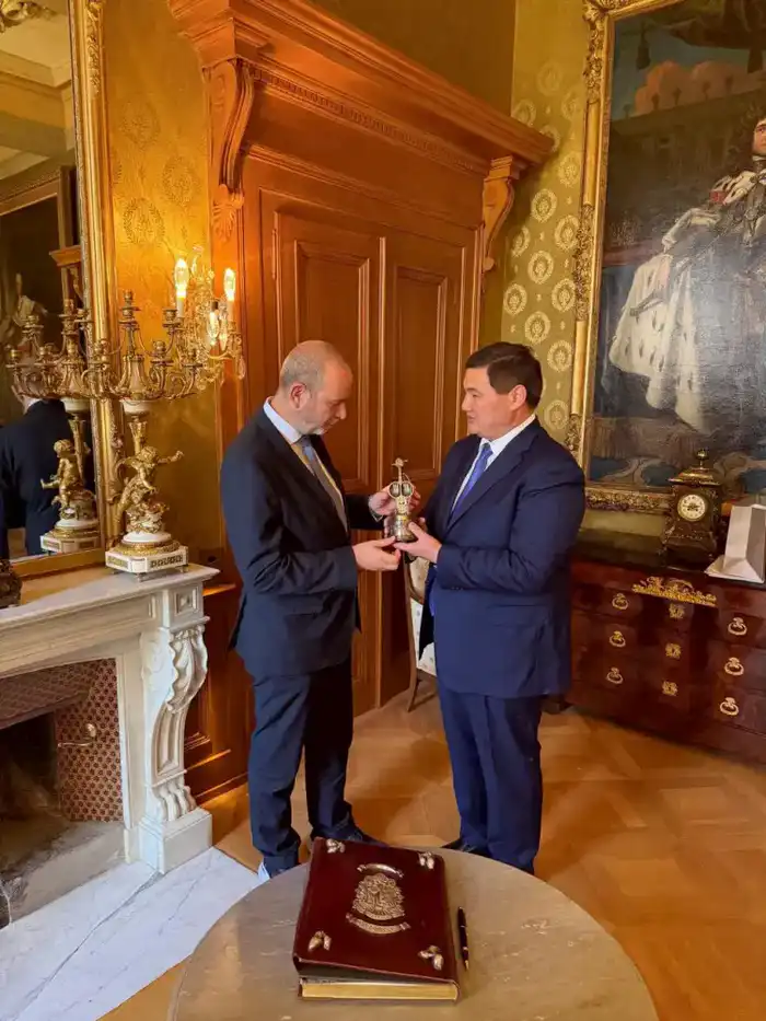 Глава региона ведет переговоры в Швейцарии (7)