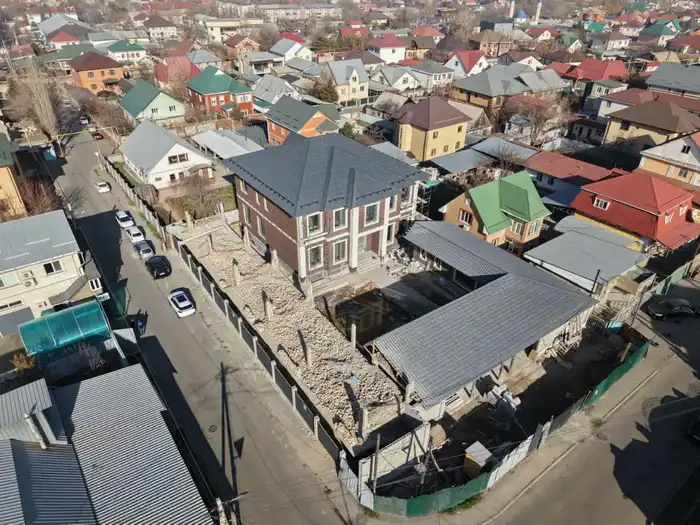 В Алматы сносят крупный незаконный объект (2)