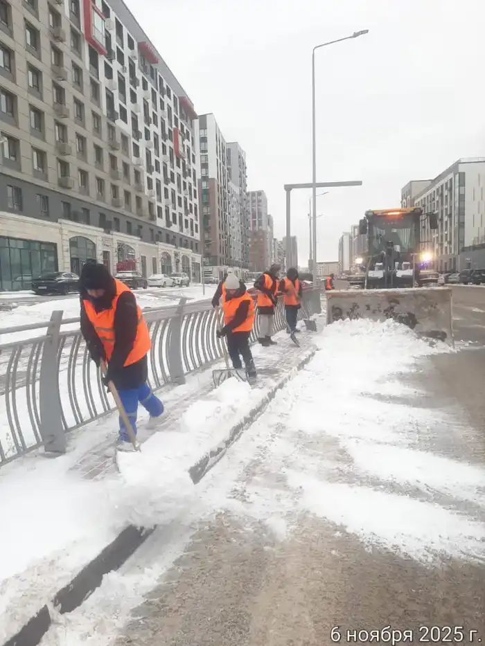 Коммунальные службы столицы продолжают снегоуборочные работы в бесперебойном режиме (3)