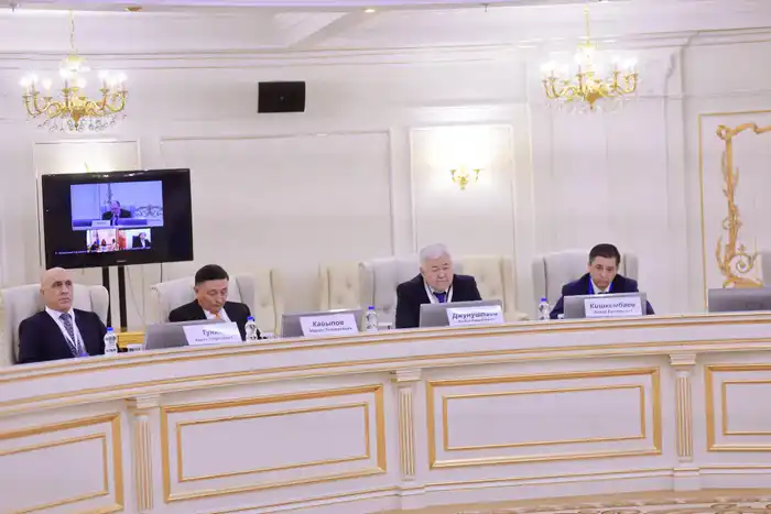 Судьи конституционных судов и судебных органов вместе с судьями Суда ЕАЭС обсудили вопросы практики применения права ЕАЭС (4)