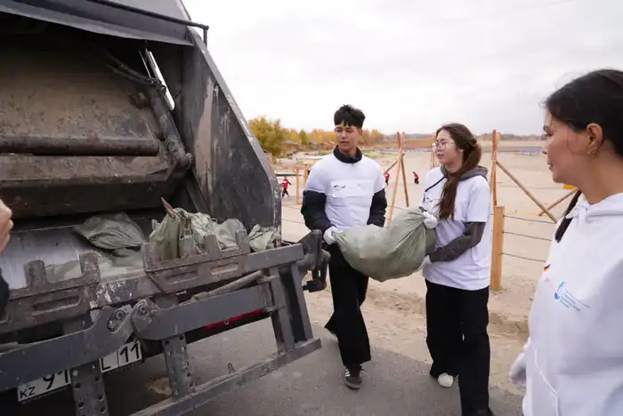 120 кг мусора убрали с прибрежных территорий школьники Кызылорды в рамках экологической акции «Экономь воду – сохраняй будущее!» (10)