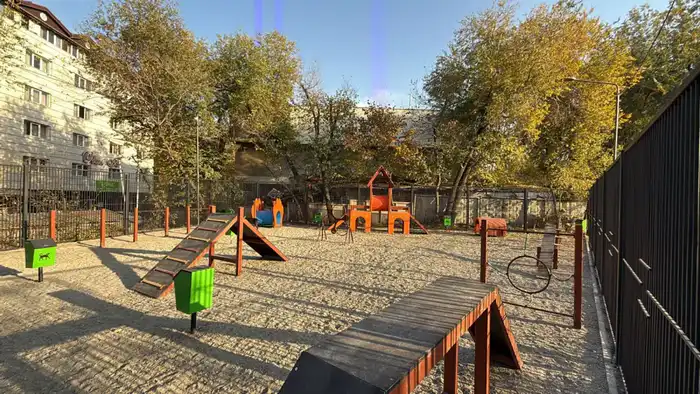 В Ауэзовском районе Алматы благоустраивают 4 сквера и микрорайон Сайран: 95% работ уже выполнено (2)